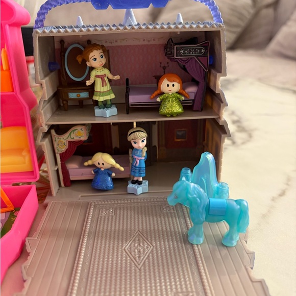 Mini Disney Dollhouses Frozen - Picture 6 of 6